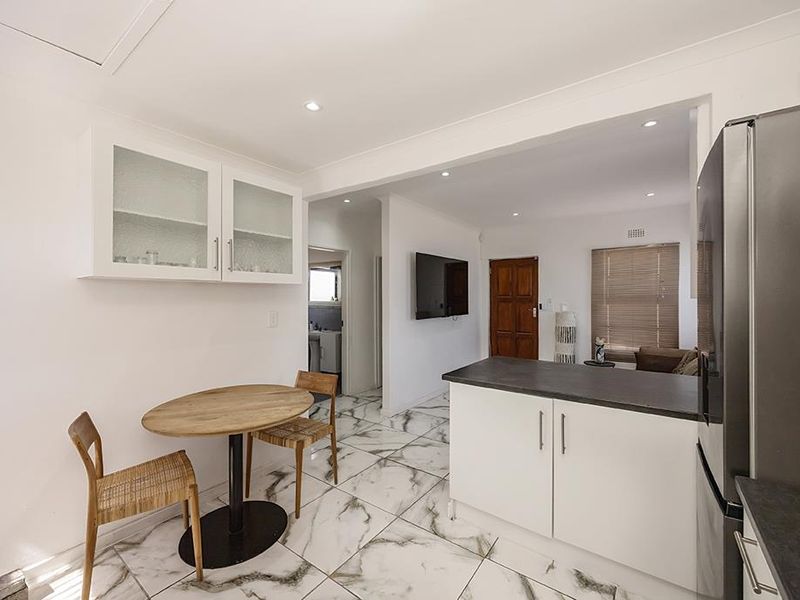 Modern 2 Bedroom Home - Photo 8