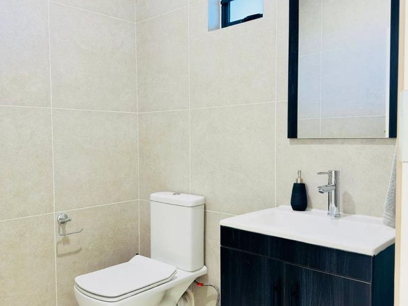 Modern 3 Bedroom/Bathroom for Sale - Photo 3
