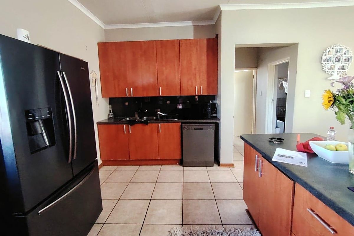 "Balcony Views & Easy Living in Prime Location!" - Photo 4