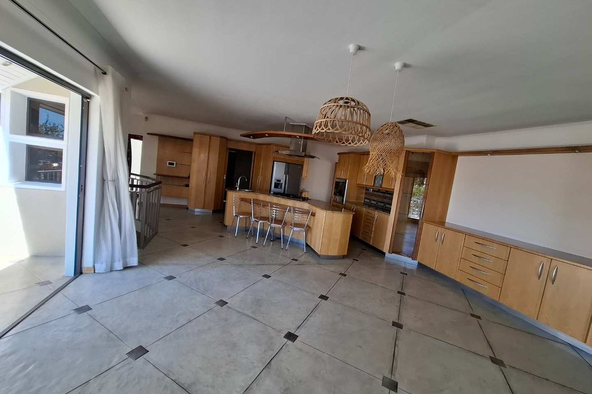 A Stately Home with Breathtaking Views - Photo 3