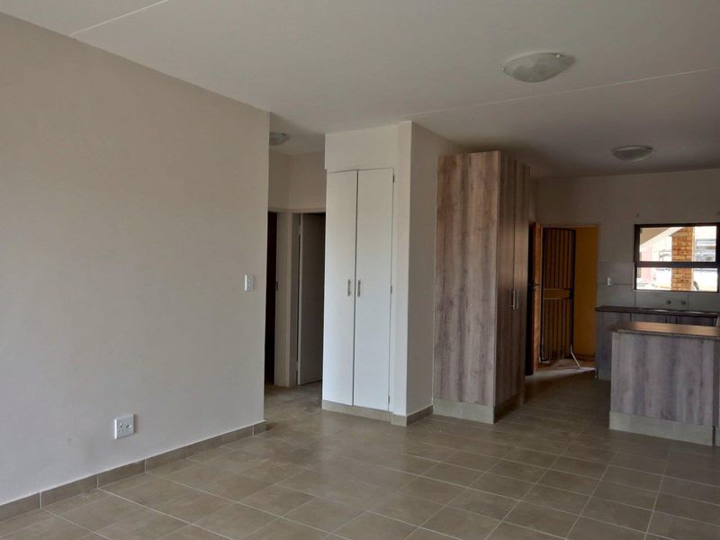 2 Bedroom/ 1 Bath/ 1 Carport / 1st Floor Unit. - Photo 3