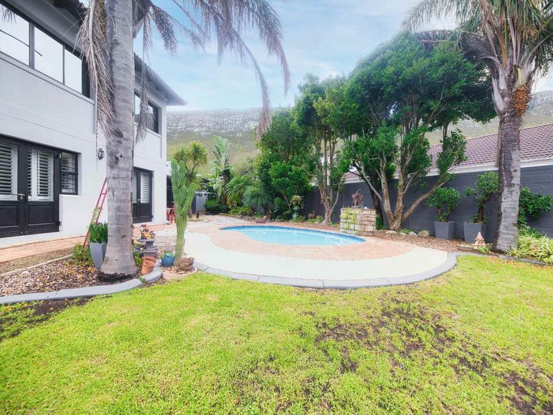 LARGE RESIDENTIAL HOME FOR SALE - Photo 4