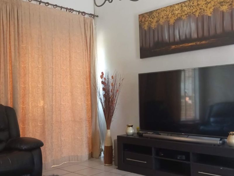 Call this 4 bedroom house your home! - Photo 2