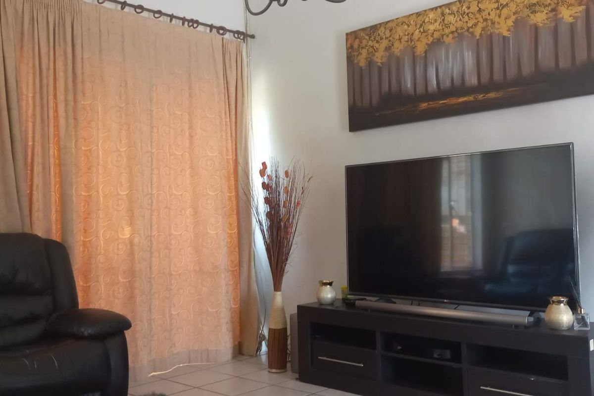 Call this 4 bedroom house your home! - Photo 2