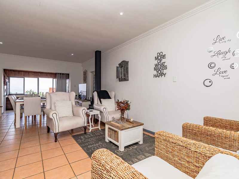 Spacious 5 bedroom house with immaculate ocean views - Photo 6