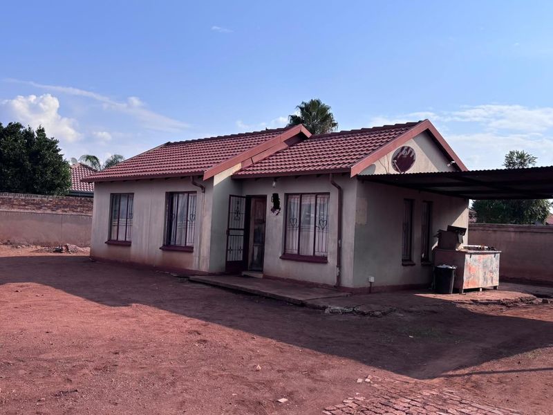 SPACIOUS 3 BEDROOM HOME - Photo 6