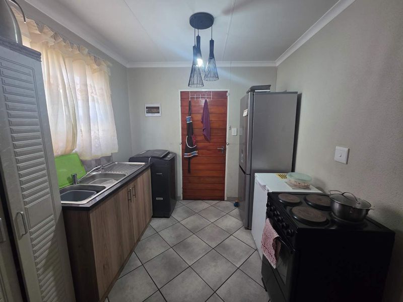 3 Bedroom House for sale in Brenthurst - Photo 2