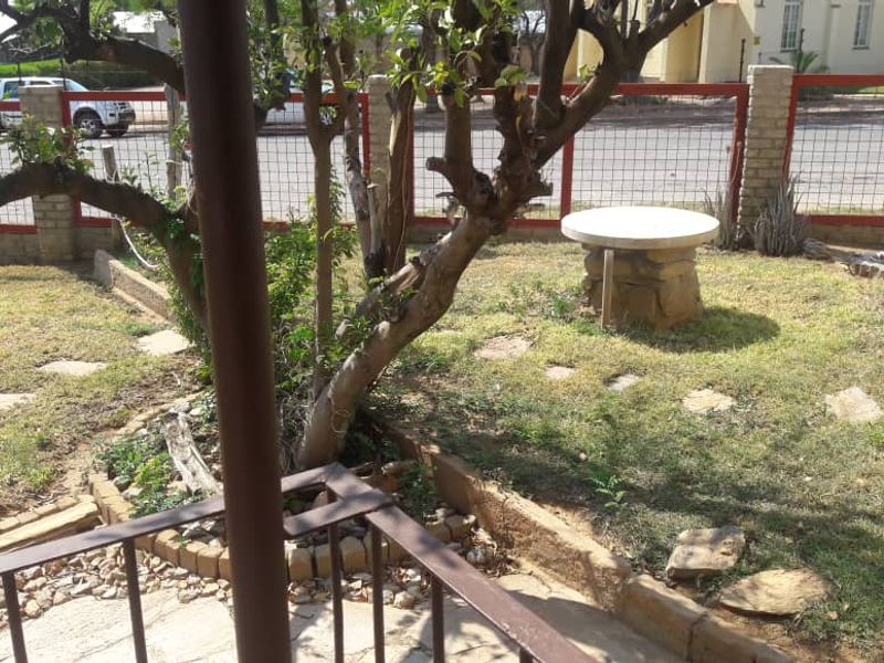 FOR SALE- 3 BEDROOM HOUSE WITH FLAT IN OUTJO, NAMIBIA - Photo 3