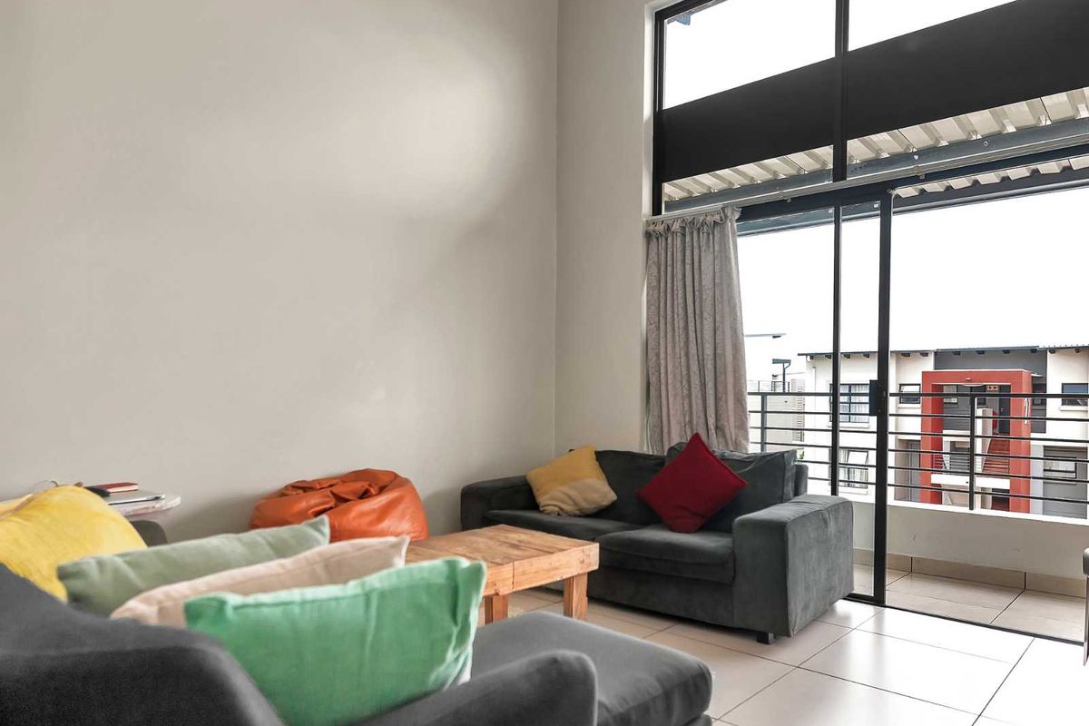 IMMACULATE 1 BEDROOM APARTMENT FOR SALE IN FOURWAYS - Photo 3