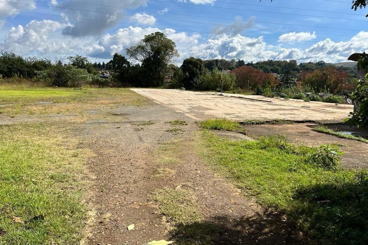 Light Industrial close to town -  massive yard and buildings! - Photo 3