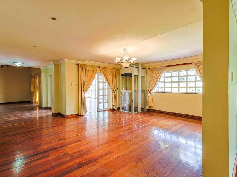 A Grand Canvas of Space & Light – Waiting for a Family to Call It Home - Photo 7