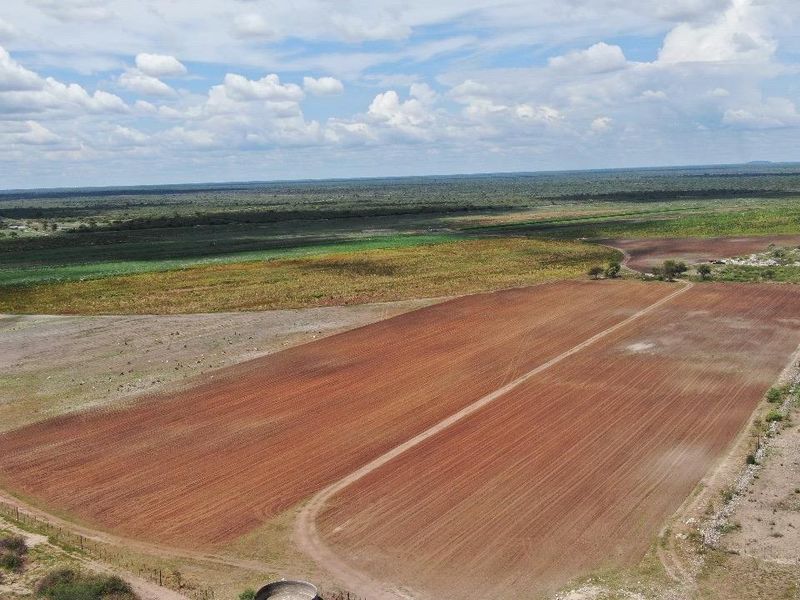 Exceptional Agricultural Estate with Off-Grid Solar Plant and All-Inclusive Goods - Photo 2