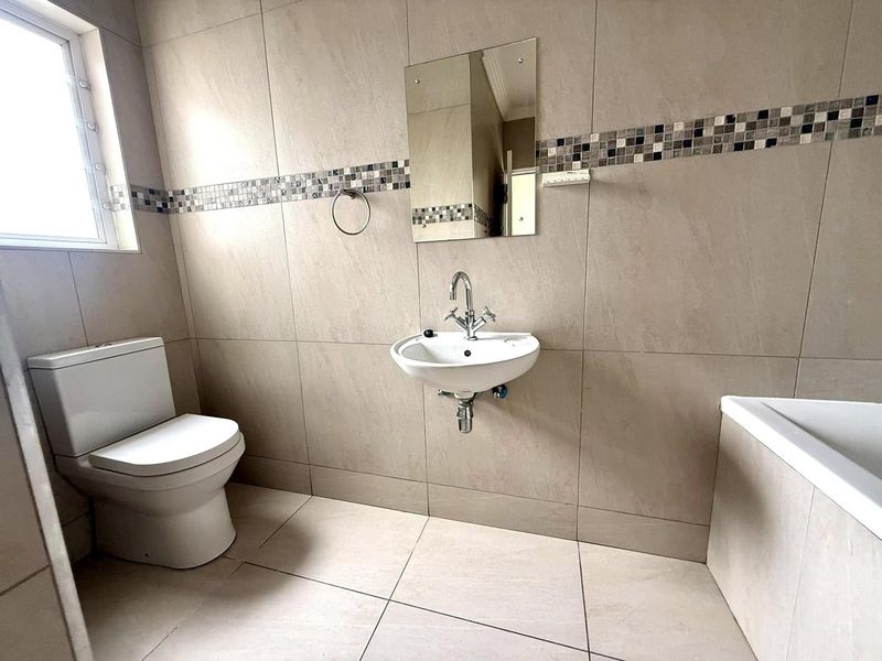 2 Bedroom Townhouse For Sale in Pionierspark Ext 1 - Photo 6