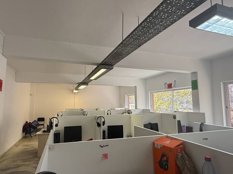 Neat White Boxed office to let in Cape Town CBD - Photo 8