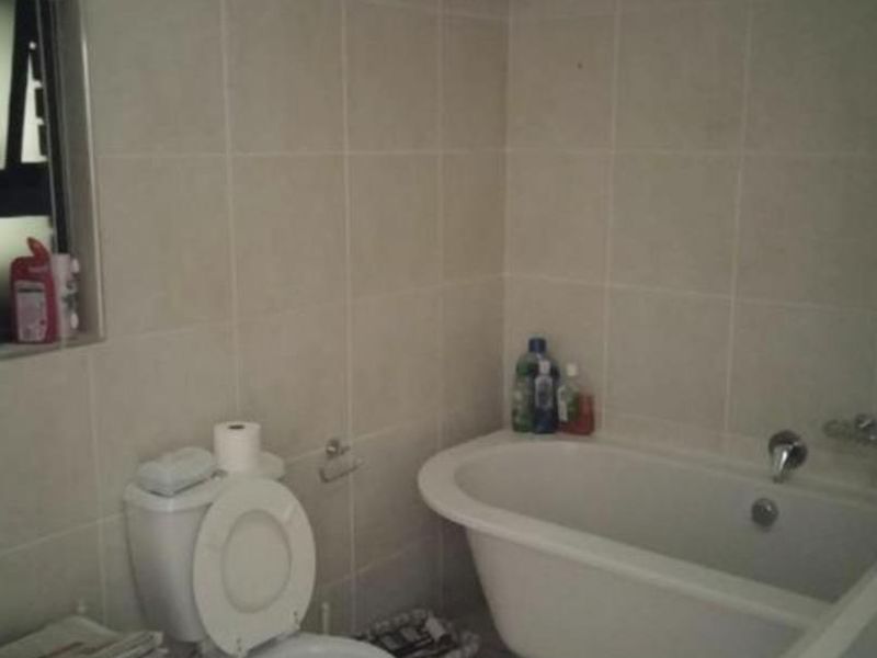 A CHARMING TWO BEDROOM UNFURNISHED APARTMENT - Photo 8