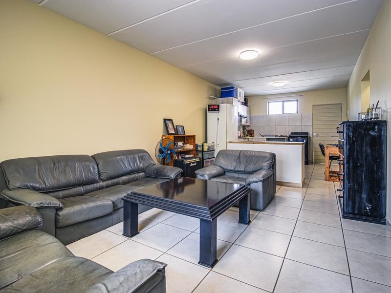 “Secure returns. Prime location. Immediate income.” - Photo 4