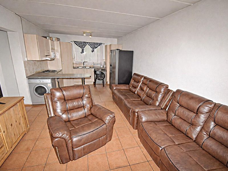 "Peaceful Living: 3-Bed Home in a Secure Complex" - Photo 2