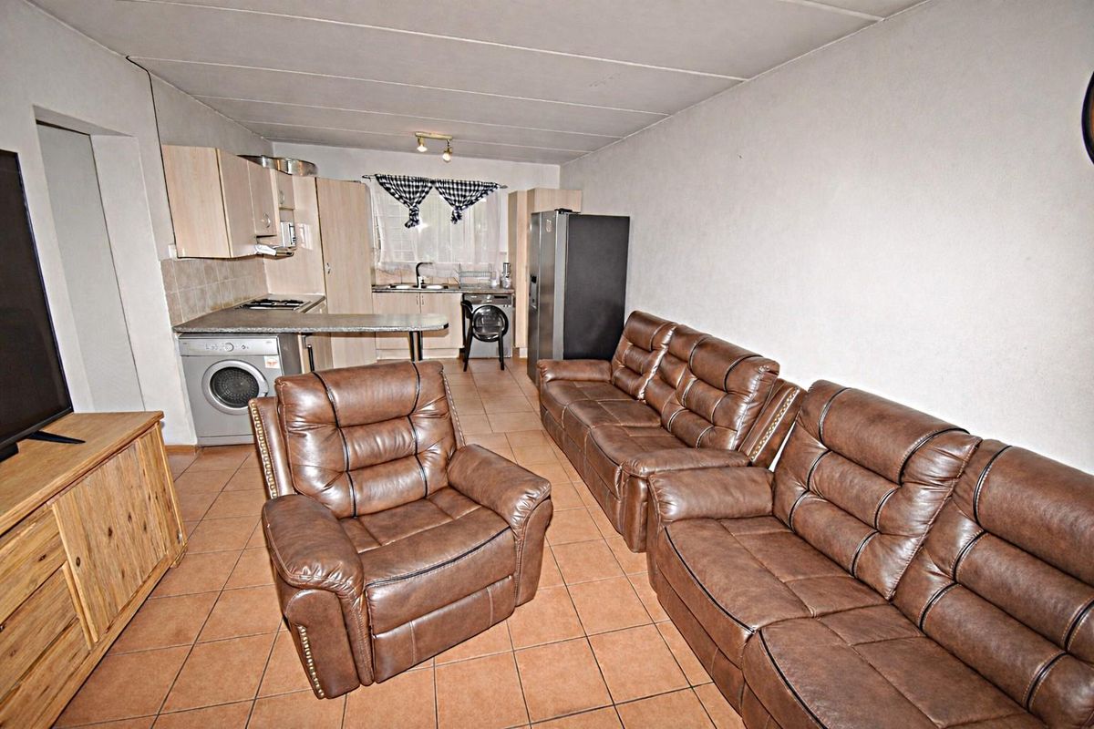 "Peaceful Living: 3-Bed Home in a Secure Complex" - Photo 2