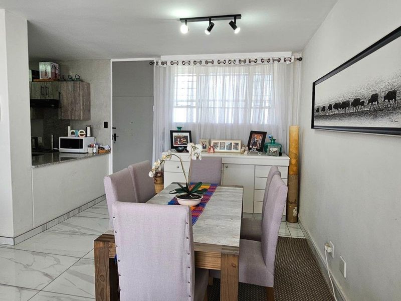 Comfort, Convenience & Captivating Views! - Photo 4