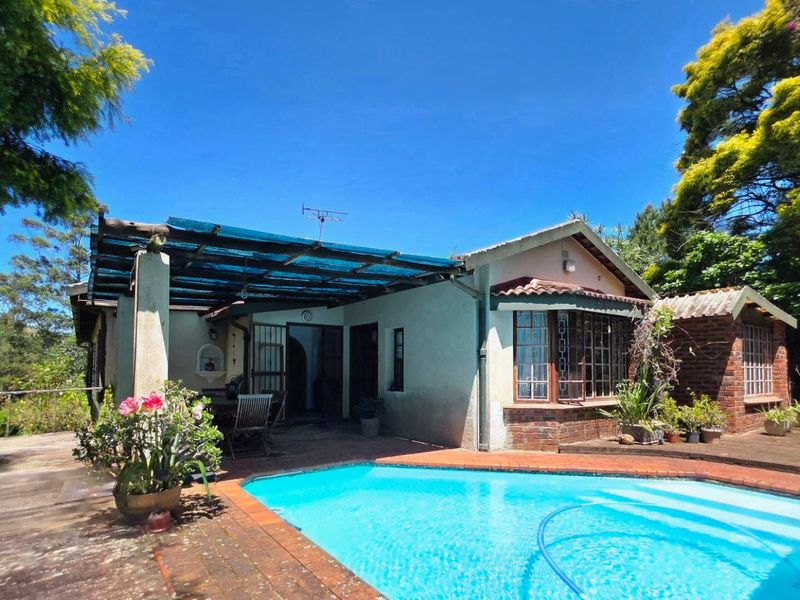 Spacious, Freestanding, and Full of Potential – See Inside! - Photo 2