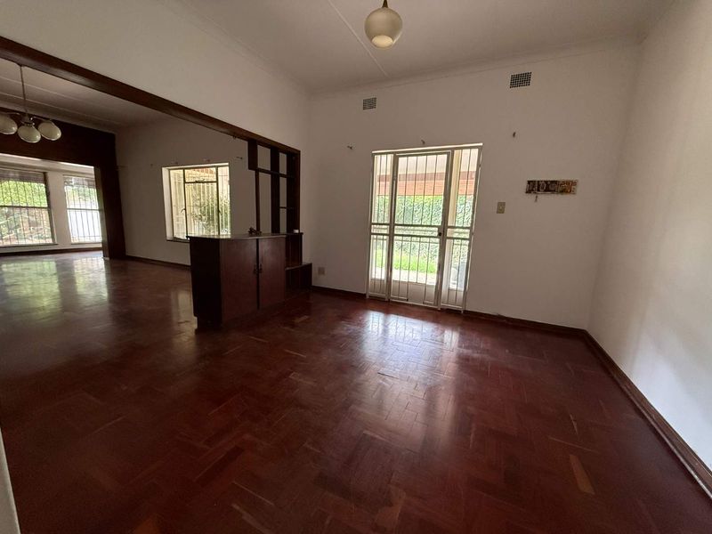 3 Bed House with Batchelor flat - Photo 5