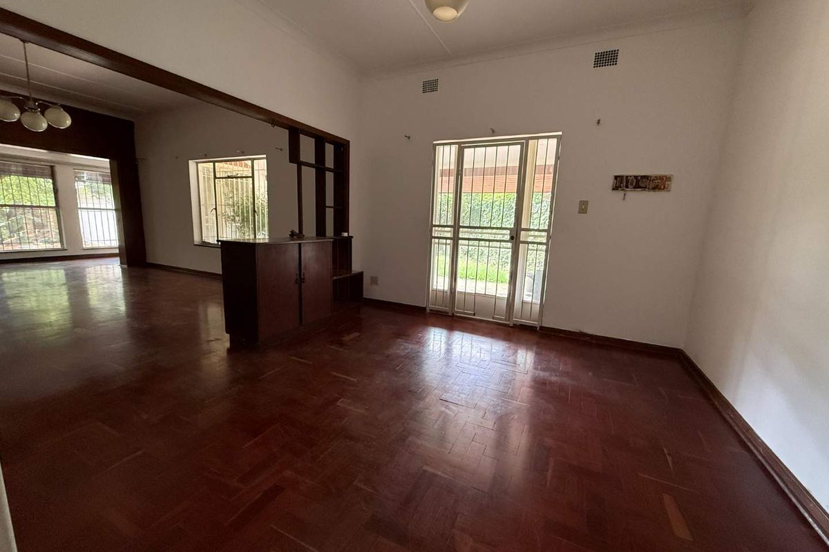 3 Bed House with Batchelor flat - Photo 5