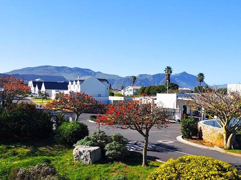 Where Dreams Take Shape! Your New Beginning Awaits in Mariners Village Estate - Photo 2