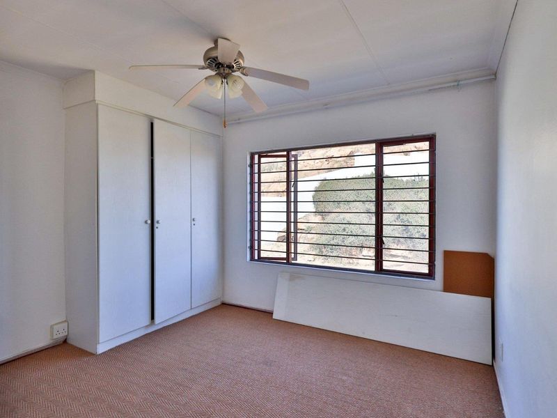 2 Bedroom, 2 Bathroom Apartment in Winchester Hills - Photo 6