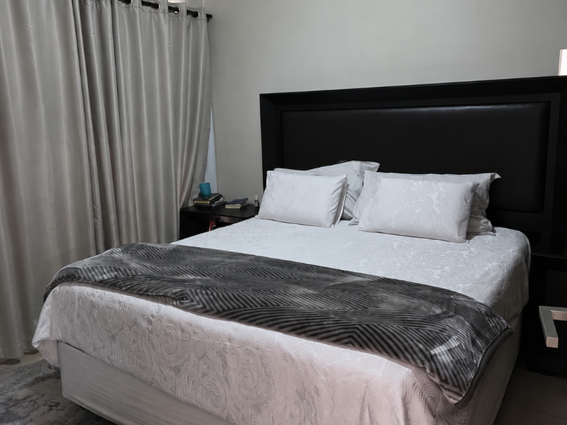 Spacious 3-Bed, 2-Bath Family Home in a Top Neighborhood! - Photo 3