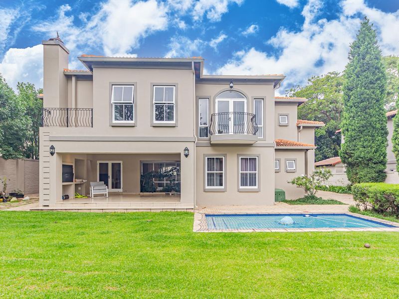 Effortless Luxury Living in Exclusive Estate in Bryanston - Photo 2