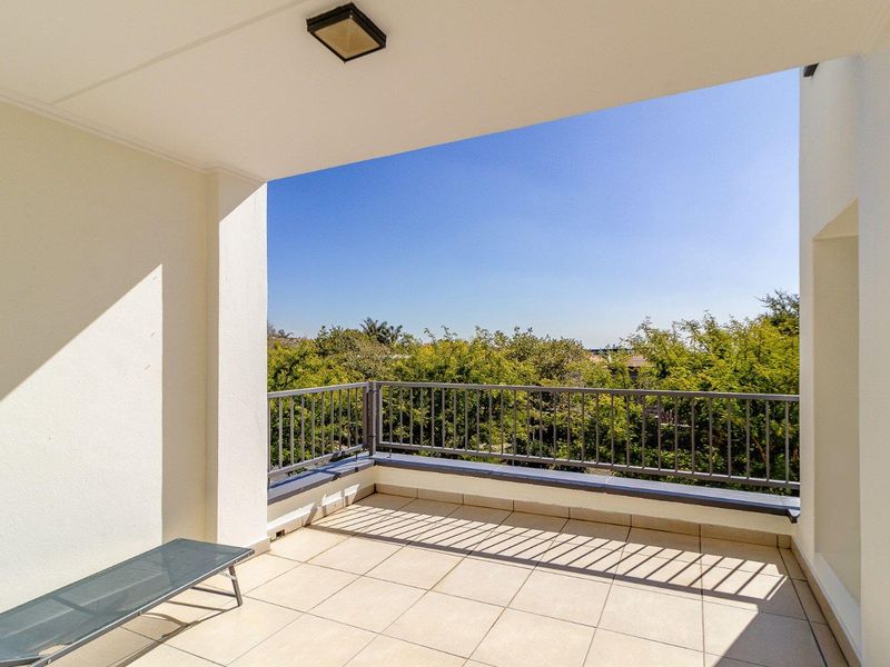 Pristine Two Bedroom Apartment! - Photo 4