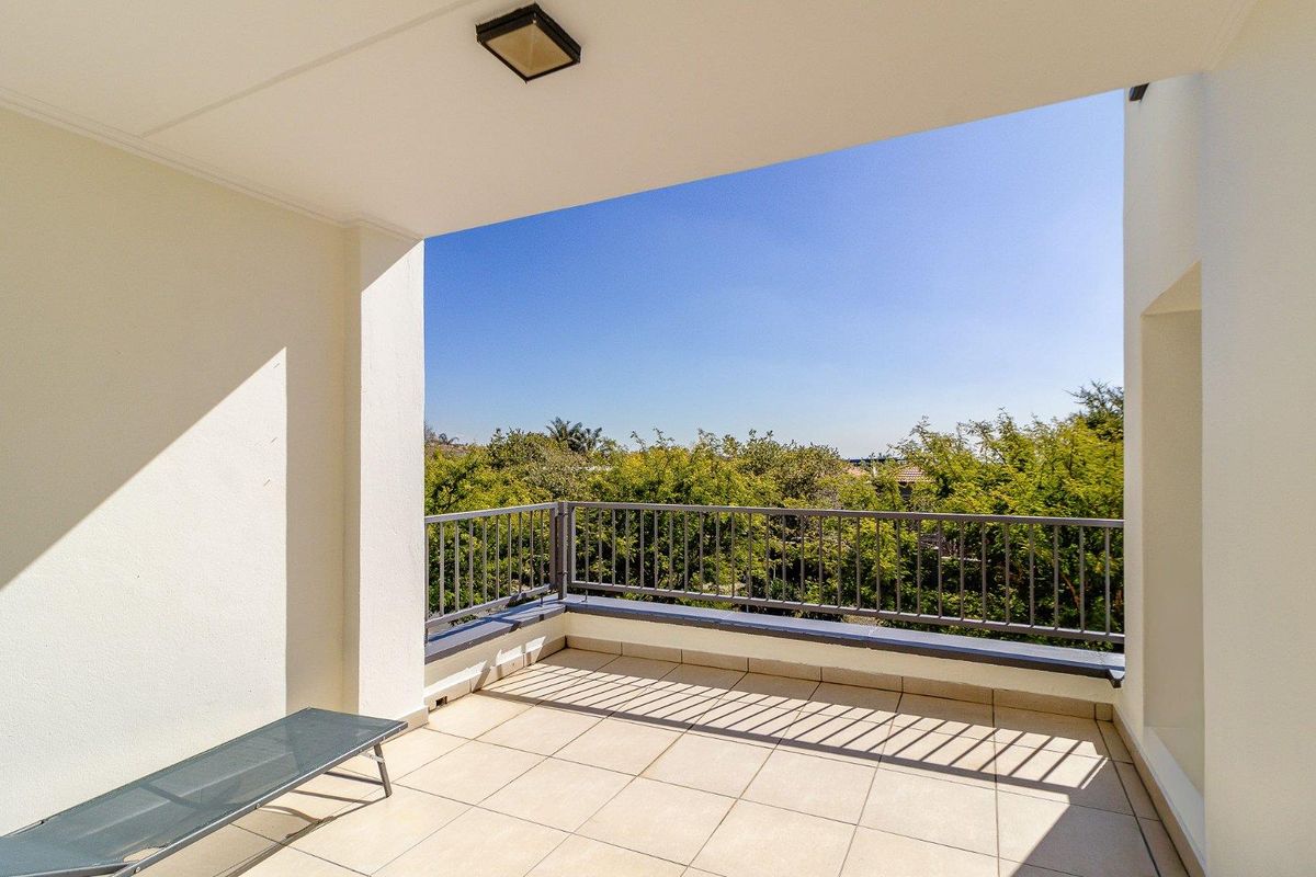 Pristine Two Bedroom Apartment! - Photo 4