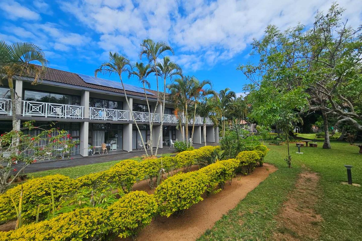 Unleash Your Coastal Business Dreams: A Prime Dual-Property Investment Opportunity in St Lucia, South Africa - Photo 4