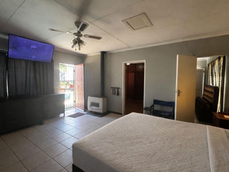 This is space, flexibility, and opportunity — all in one address. - Photo 10