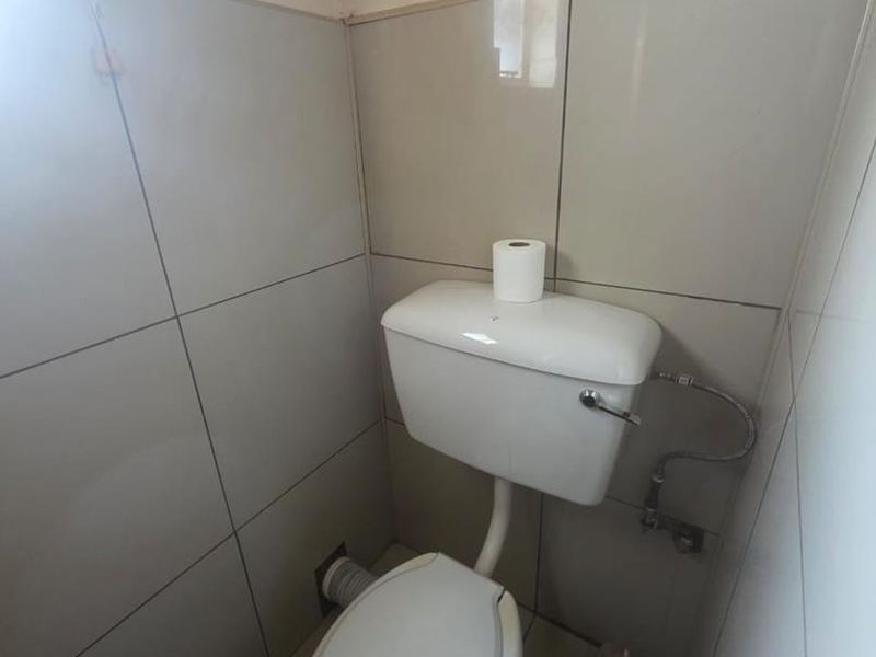 Extremely spacious, double storey family home - Photo 9