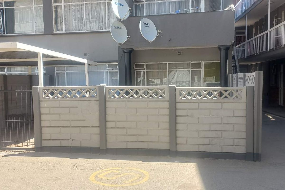 A SPACIOUS GROUND FLOOR APARTMENT - Photo 5