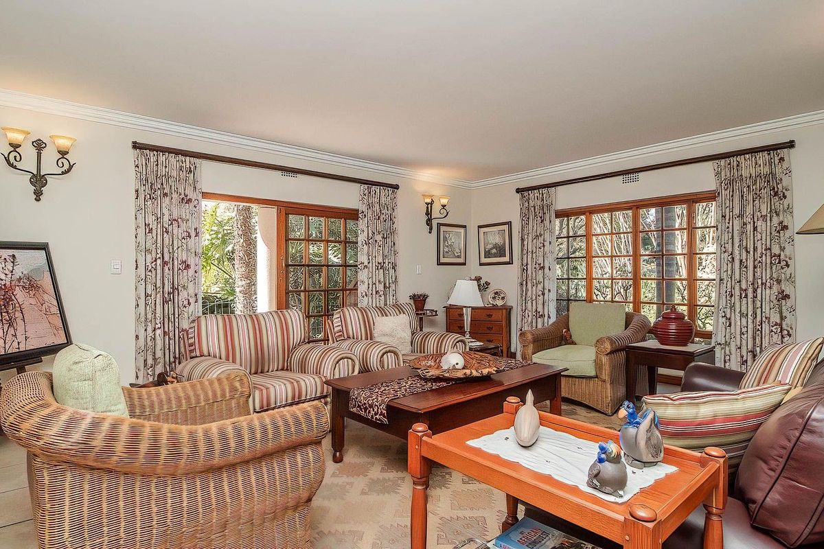 Secluded Luxury Home with Stunning Bird Sanctuary Views - Photo 5