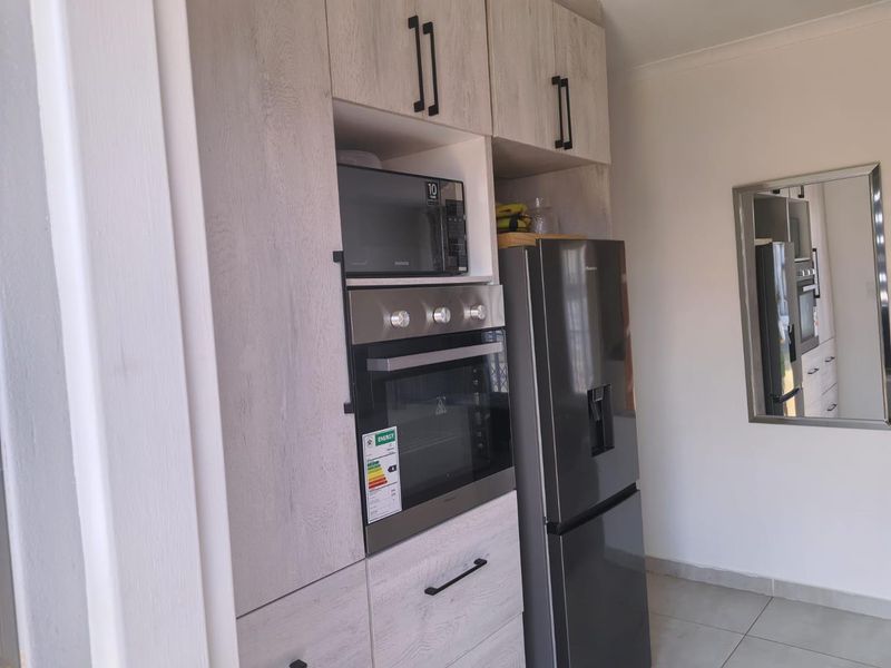 Three Bedroom House for Sale - Photo 4