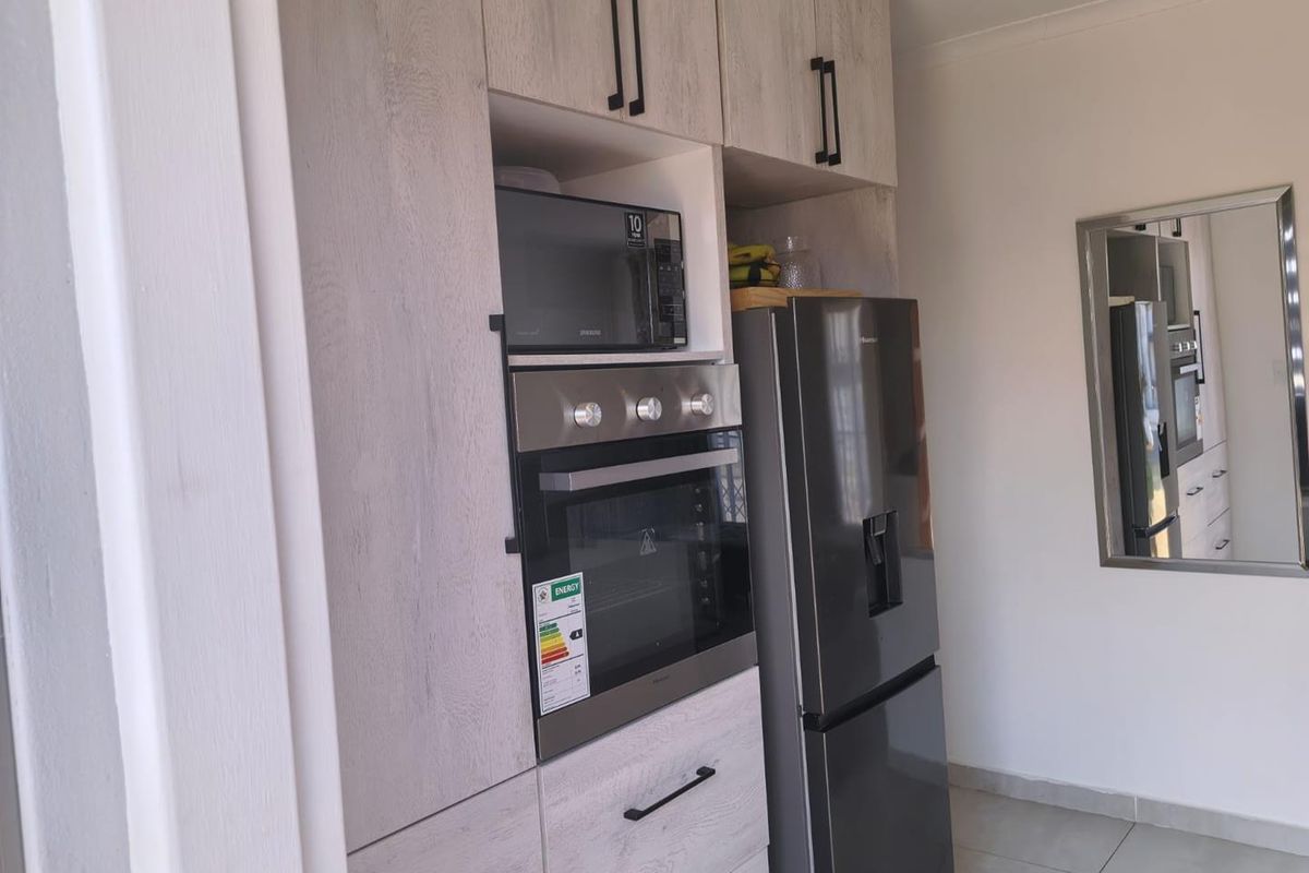Three Bedroom House for Sale - Photo 4