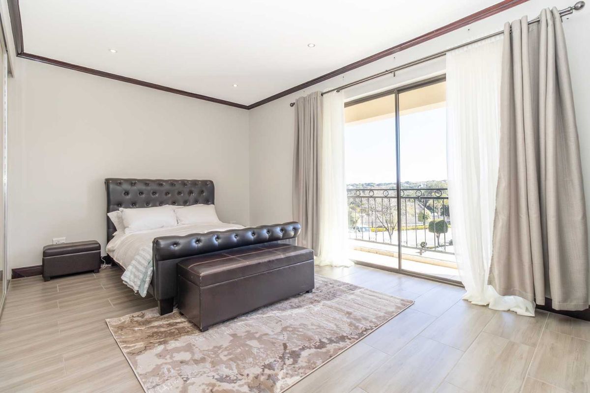 Modern and furnished three-bedroom, two-bathroom townhouse in Carlswald – Midrand - Photo 5
