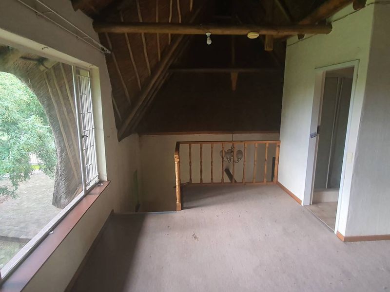 FOR THE EXTENDED FAMILY - 1 SEPARATE DWELLINGS, VARIOUS OUTBUILDINGS, BOREHOLE AND MORE! - Photo 6