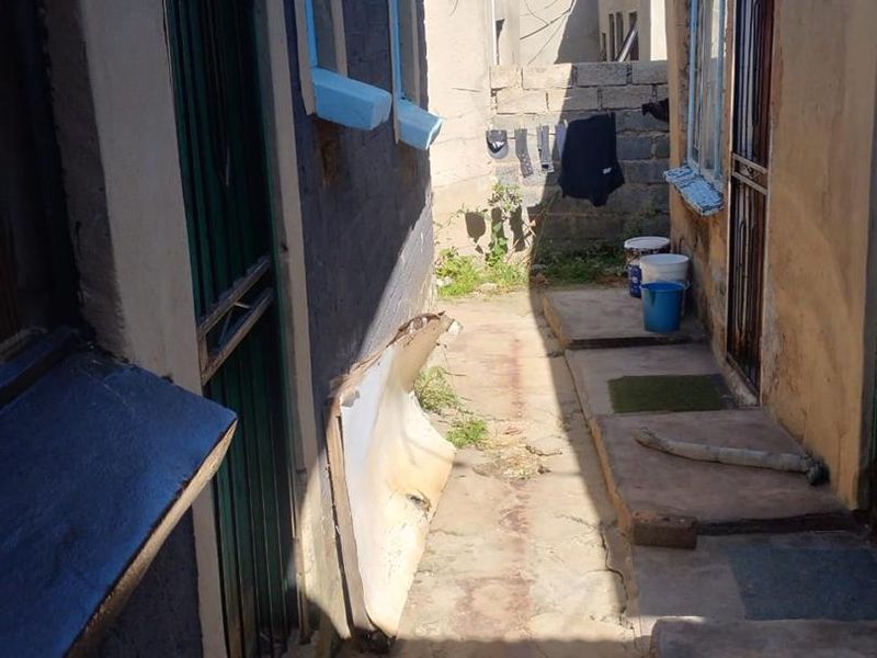 2 Bedroom House In Phomolong - Photo 8