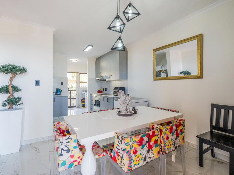 Completely renovated modern home - Photo 8