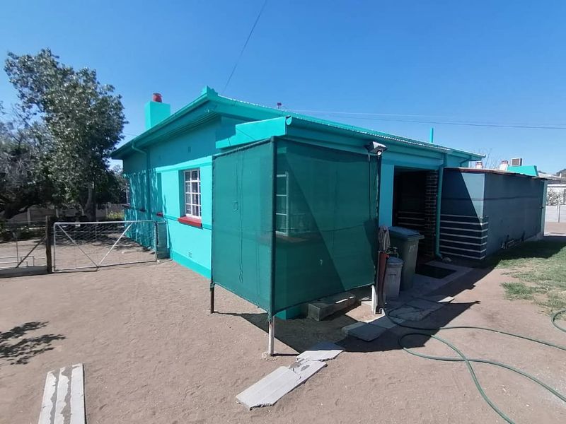 GORGEOUS FAMILY HOME WITH FLATLET FOR SALE IN KEETMANSHOOP - NAMIBIA - Photo 9