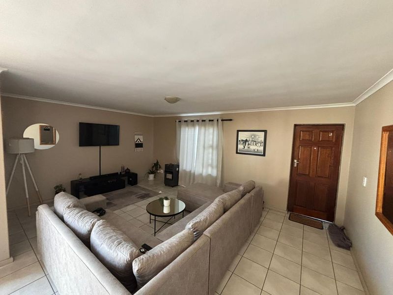Stunning 3 Bedroom Family Home in a Secure Estate – A True Gem! - Photo 2