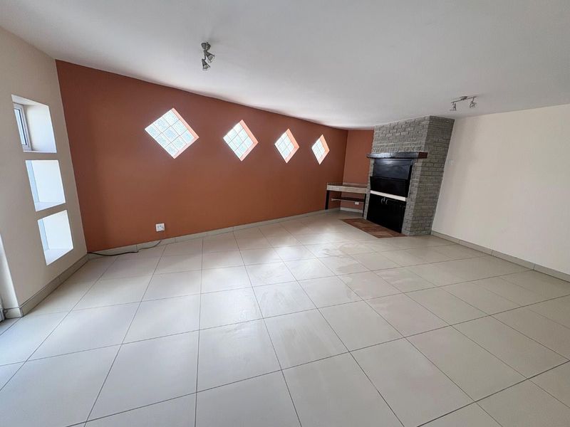 Townhouse To Let in Long Beach - Photo 5