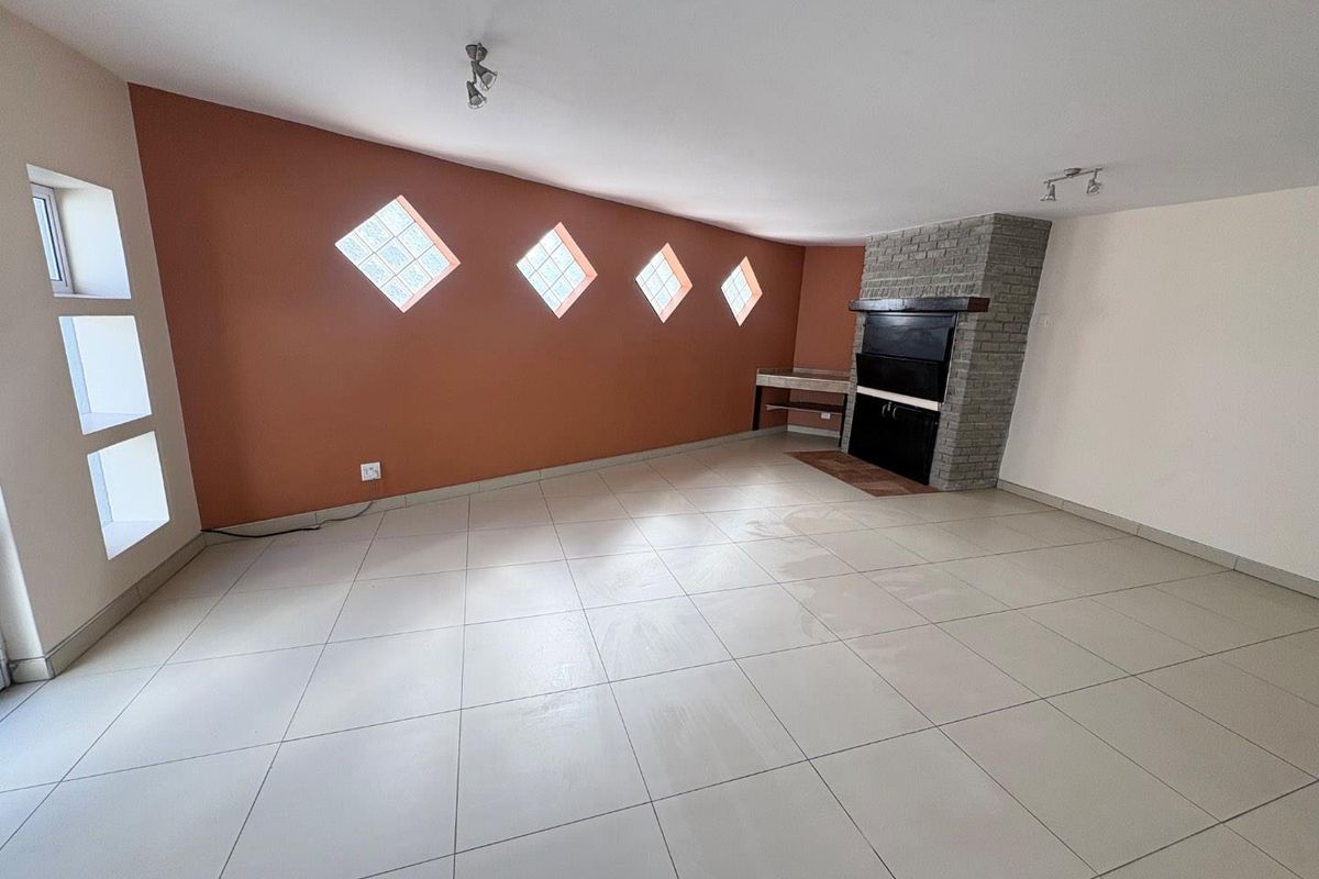 Townhouse To Let in Long Beach - Photo 5