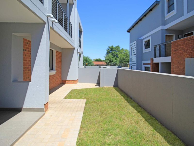 Modern 2 bedroom home in Secure Estate - Photo 3