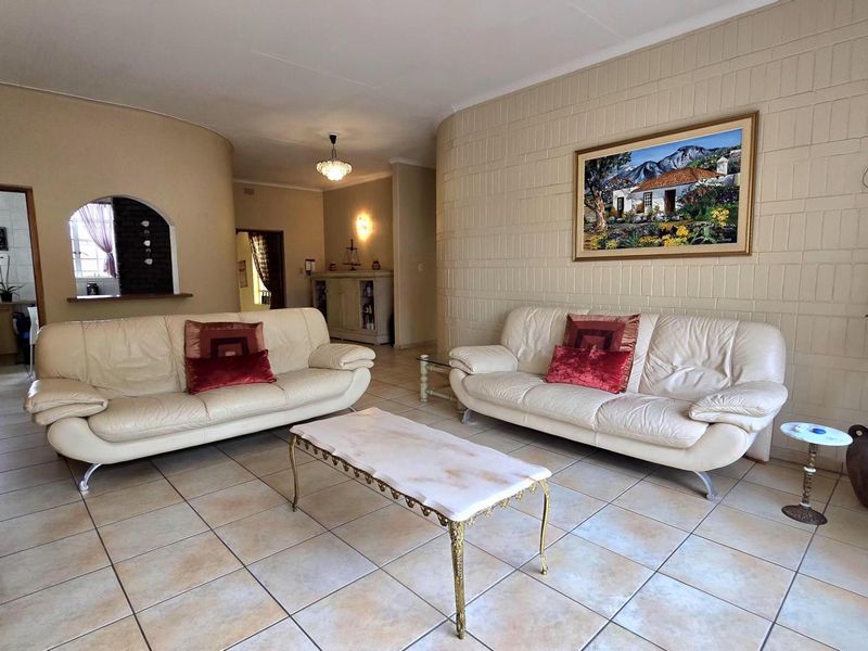 4 Bedroom Townhouse / Penthouse for Sale in Randhart - Photo 5