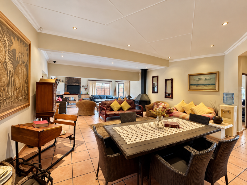 LOOK AGAIN — IMMACULATE FAMILY HOME IN SOUGHT-AFTER AERORAND - Photo 6